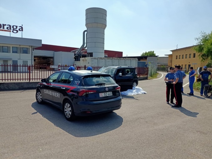 Malore mentre rientra al lavoro: muore un 62enne