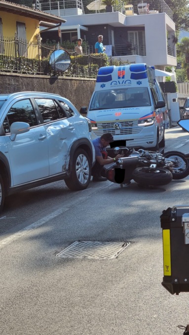 Scontro auto moto, scatta il codice rosso