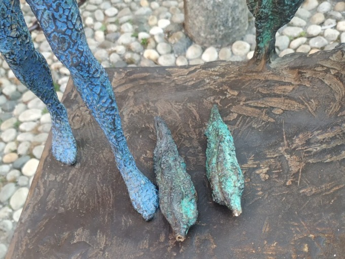 Danneggiata dai vandali una delle statue di Giacinto Bosco