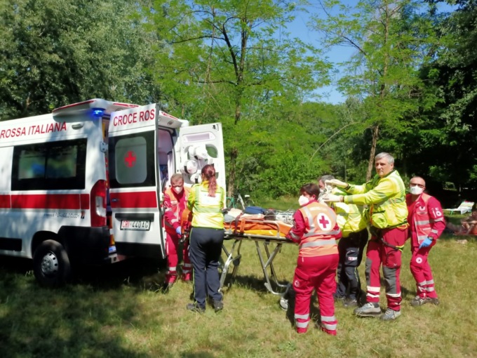 Si sente male mentre fa il bagno nell’Oglio: 46enne trasportato in eliambulanza in codice rosso