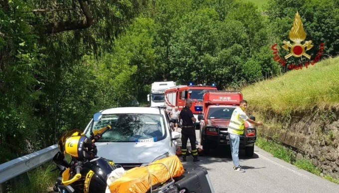 Ciclista finisce nella scarpata, arriva l’elisoccorso