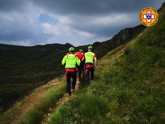 Perde le tracce della moglie durante una gita nei boschi, lancia l’allarme