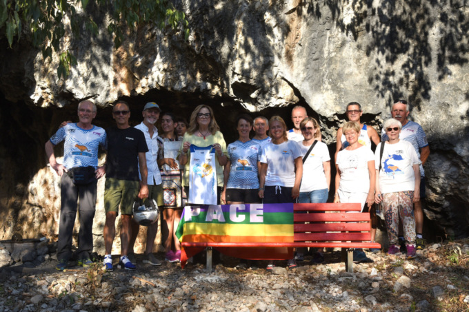 Inaugurata la panchina rossa sul Maddalena