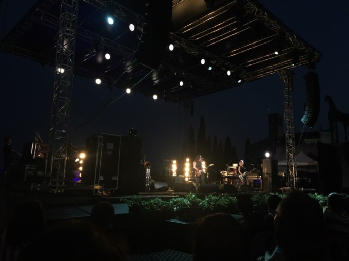 Manuel Agnelli “elettrizzante”, con lui la dimora di Gabriele d’Annunzio vibra di rock allo stato puro