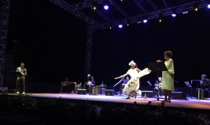 “Più Luce!”, la gioia di vivere protagonista sul palco vista lago del Vittoriale degli Italiani