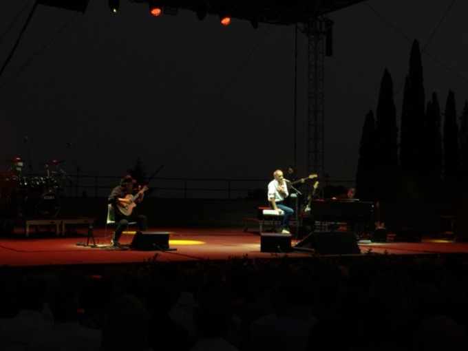 Roberto Vecchioni: il Professore a casa di d’Annunzio porta canzoni, riflessioni sulla vita e sorrisi