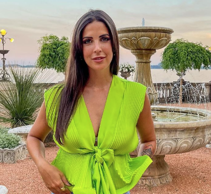 L’influencer ha scelto il Garda per alcuni scatti da condividere con i suoi follower