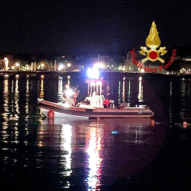 Fa il bagno di notte e non riemerge, sul posto anche i Vigili del Fuoco di Brescia