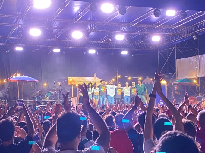 Tommaso Paradiso, grande successo a Campo Marte