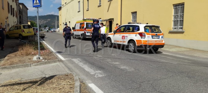 Quattordicenne in bici investita sulle strisce