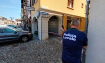 Parte un colpo mentre pulisce la pistola, muore commerciante 61enne