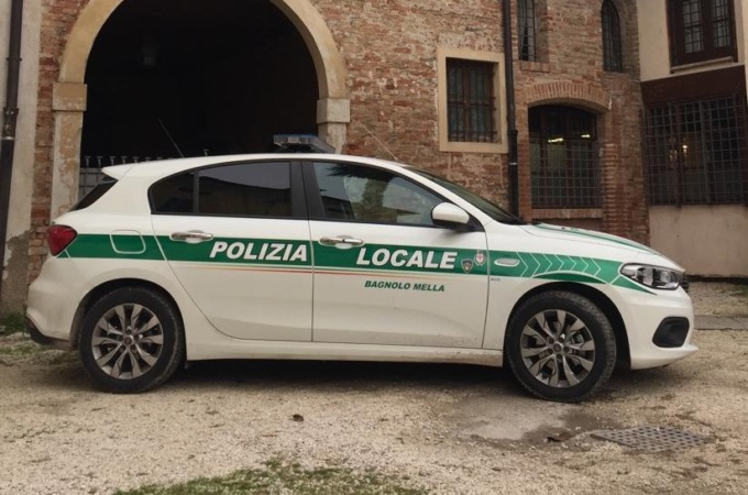 Vivevano stipati in veri e propri tuguri: “Adesso basta!”