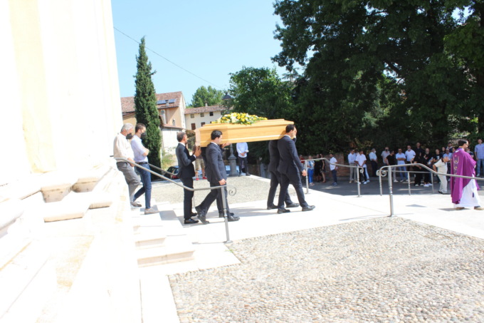 La Bassa, commossa, ha salutato il 35enne Giovanni Gatta