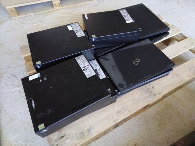 Donati 54 computer nell’ambito del progetto PC4Change