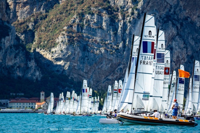 Mondiale Nacra 15 ad Univela Campione, sorpasso francese
