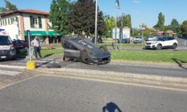 Auto si ribalta, scatta il codice rosso