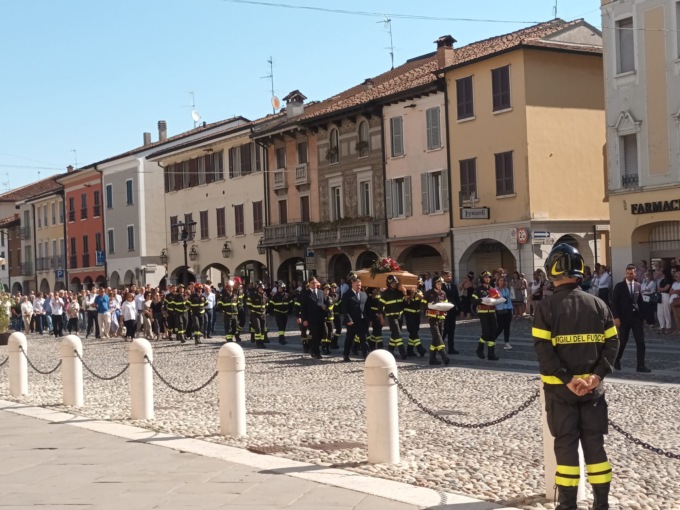 Funerali di Roberto Scalvini, una cerimonia sentita e partecipata