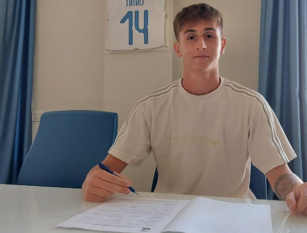 Luca Sonzogni firma il suo primo contratto da professionista al Brescia Calcio