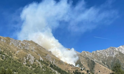 Il fuoco non ha dato tregua in Valcamonica, ancora in corso le operazioni di spegnimento