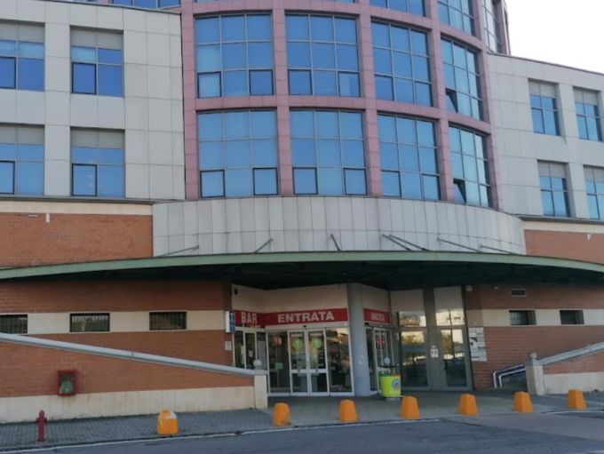 Facciata del supermercato crollata, interviene il Codacons