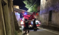 Cadono alcune tegole: Vigili del fuoco in azione a Rovato