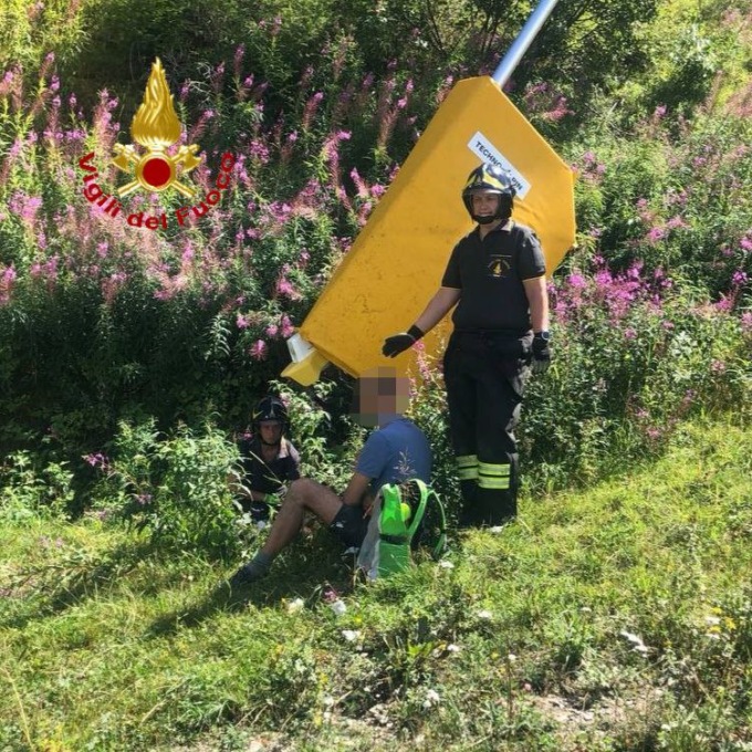 Cadono in bici lungo la pista panoramica, arriva l’elisoccorso