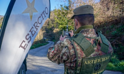 Frecce Tricolori, paura per il rinvenimento di una bomba a mano sul lungolago