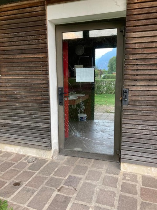 Scuola e parco vittime dei vandali, lo sfogo dell’Amministrazione