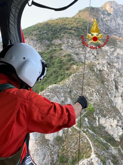 Escursionisti perdono il sentiero, l’intervento dei Vigili del Fuoco