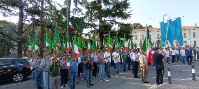 Grande festa per il 65esimo anniversario delle Penne nere