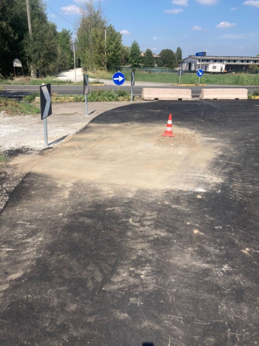 Manomessa la strada a sole 48 ore dall’asfaltatura: è caccia al colpevole