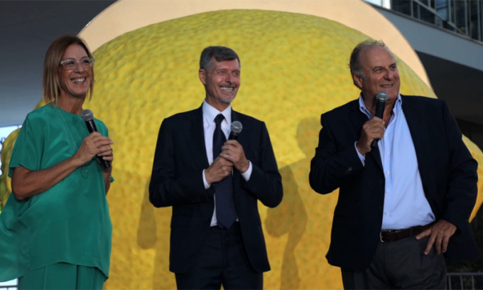 “Il valore del risparmio”: evento Esselunga con Gerry Scotti in piazza Gae Aulenti a Milano