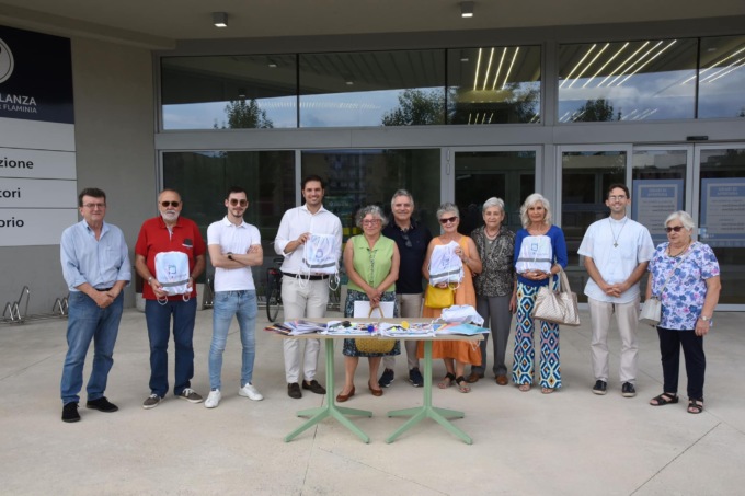 Donati 151 kit scuola ai bambini provenienti da famiglie in difficoltà