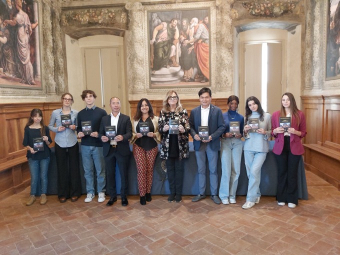 Gli studenti del Lunardi creano una mini guida della città in cinese, oggi la consegna a Jin Zhongxin