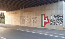 Scritte fasciste a Brescia, il sindaco le fa rimuovere all'istante