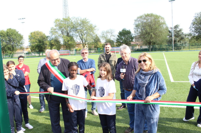 Inaugurato il nuovo campo da calcio in sintetico
