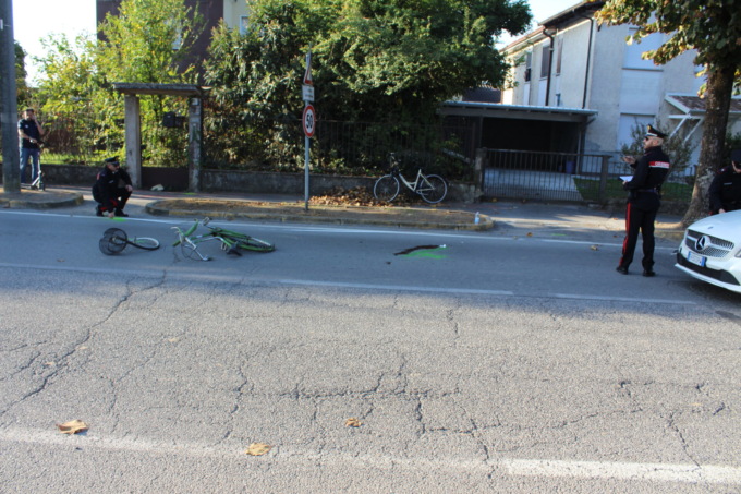 Ciclista di 80 anni travolto, interviene l’elisoccorso