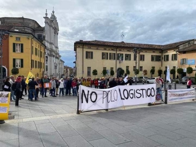 Sit-in contro il nuovo polo logistico a Lonato