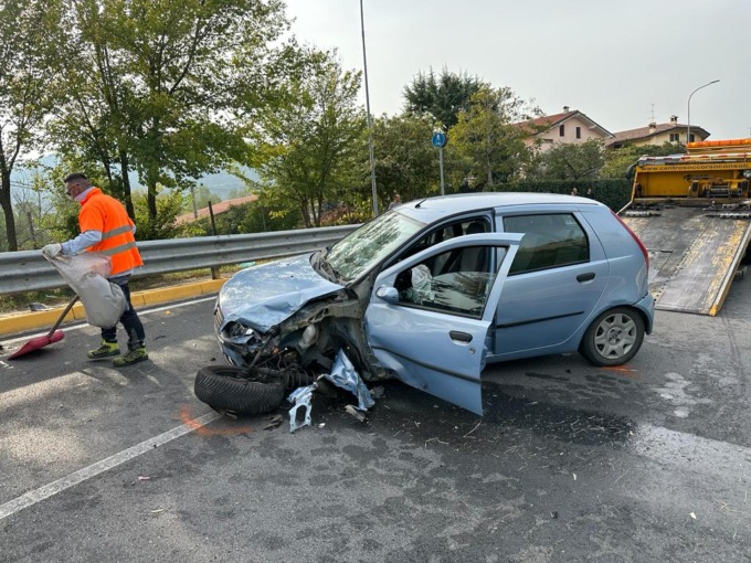 Scontro tra due auto, arriva l’elisoccorso