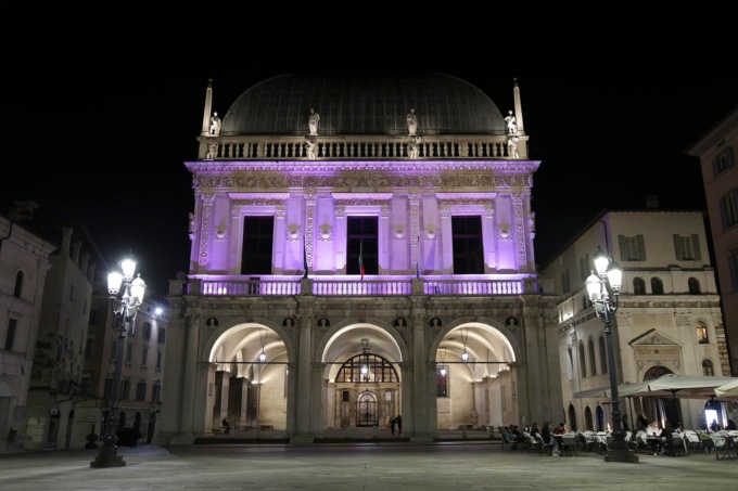 Giornata Mondiale delle Malattie Infiammatorie Croniche Intestinali: la Loggia illuminata di viola