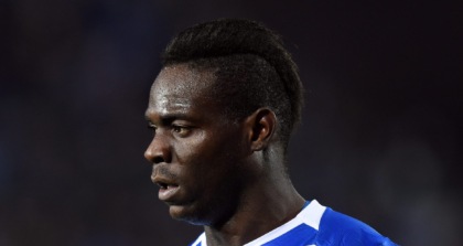 Mario Balotelli, i tifosi del Sion bruciano la sua maglia