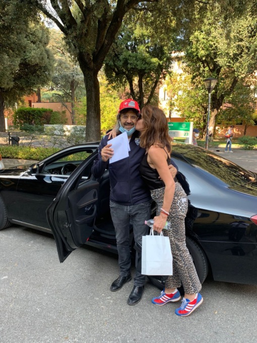 Omar Pedrini, lo “Zio Rock” lascia l’ospedale dopo il quarto intervento al cuore in un anno