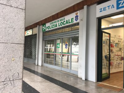 23enne fuori controllo in zona stazione, scatta la denuncia