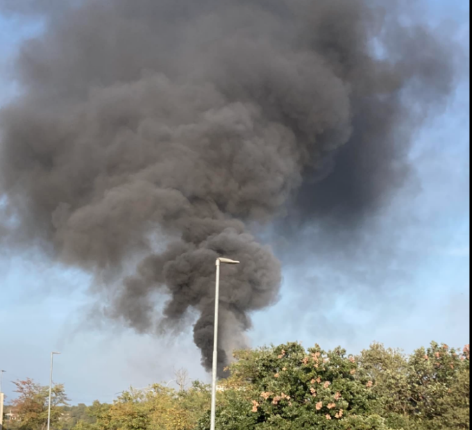 In fiamme il tetto dell’azienda, danni per 100mila euro