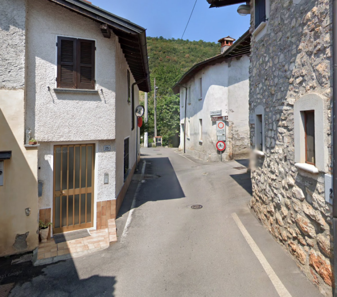 Tragico incidente, 69enne si ribalta con il trattore: per lui nulla da fare