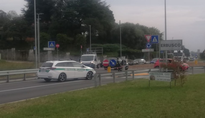 Tragico scontro tra auto e furgone: perde la vita un uomo