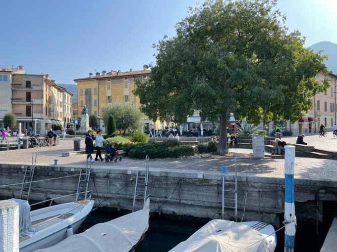 Nuova biglietteria di Iseo: infuria la polemica tra i commercianti