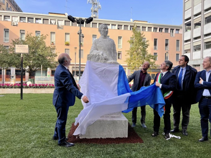 Tagli del nastro a Brescia: inaugurate la statua di Don Luigi Sturzo e le opere dedicate a Borgo Trento