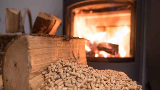 Caro bollette: impennano i prezzi di legna e pellet, che diventano introvabili