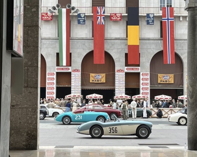Piazza Vittoria: un set cinematografico a cielo aperto